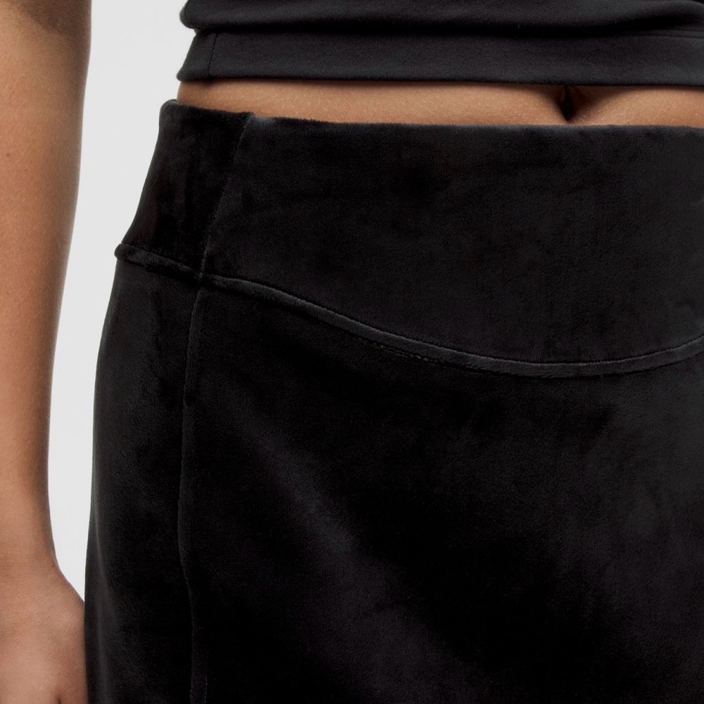 Lululemon Scuba Women’s High-rise Velvet Mini Skirt